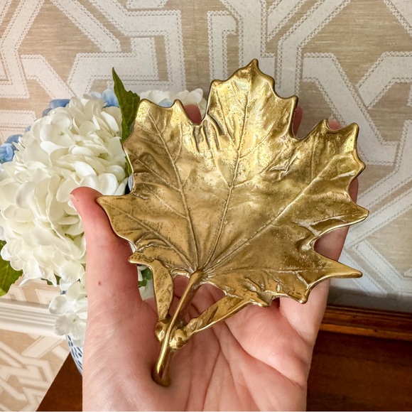 Vintage Virginia Metalcrafters Sugar Maple Leaf Brass Trinket Dish 1950 Fall - Picture 6 of 6
